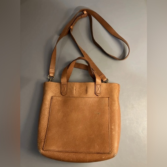 Madewell Handbags - Madewell transport crossbody leather bag